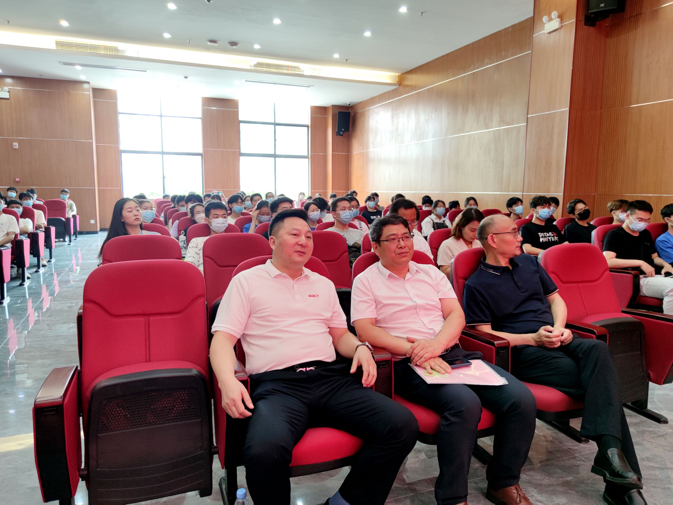 安理大人工智能学院授牌仪式在尊龙中国举行