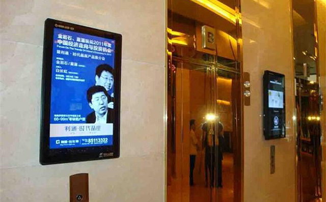 定制液晶广告机可以根据品牌及市场需求，定制外观和功能